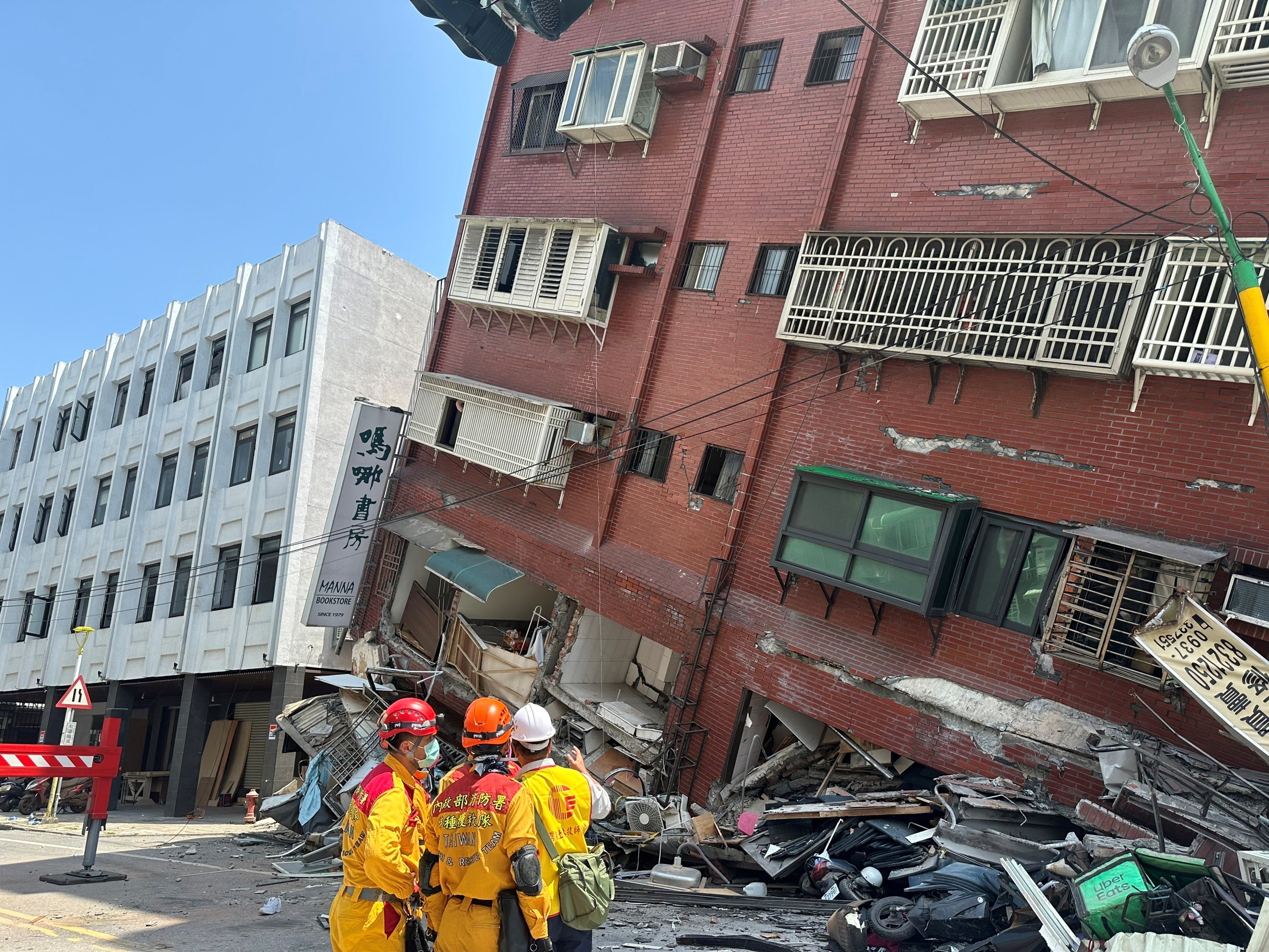 Magnitude 7.4 Quake hits Taiwan At least 9 reportedly Dead 